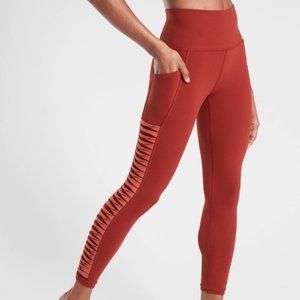Athleta Salutation Stash Pocket II Twist 7/8 tight